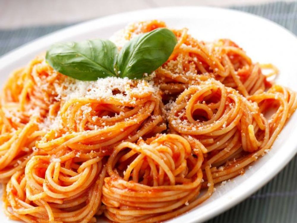 Cuáles son los 6 alimentos que nunca se deben recalentar en el microondas