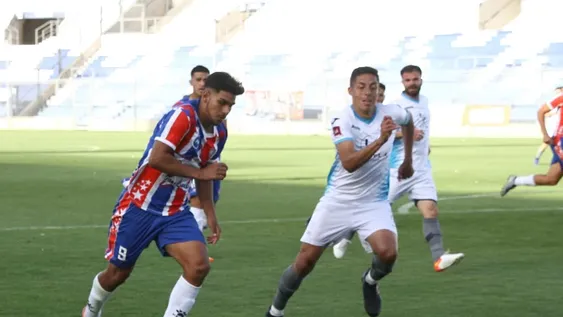 Peñarol goleó a Bolívar ante su gente y aseguró la permanencia