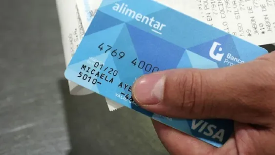 El Gobierno nacional analiza eliminar el IVA para compras con la Tarjeta Alimentar