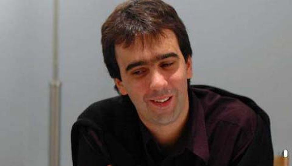 Hoppe juega a 2 puntas