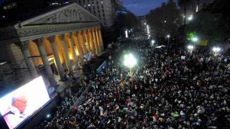 A las 3,30 enmudeció la plaza