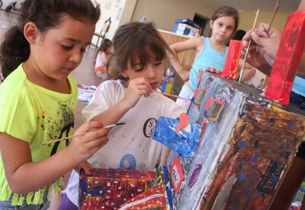 ¡Silencio! (niños creando)