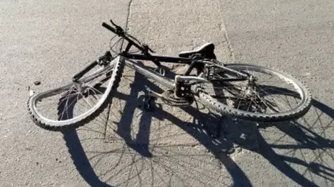 Un ciclista murió tras ser atropellado por un auto en la Ruta 20