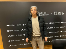 En el Teatro del Bicentenario, escenario de la exitosa obra La verdadera historia de Ricardo III, su protagonista, Joaquín Furriel, dialogó con la prensa local. En el Teatro del Bicentenario, escenario de la exitosa obra La verdadera historia de Ricardo III, su protagonista, Joaquín Furriel, dialogó con la prensa local.