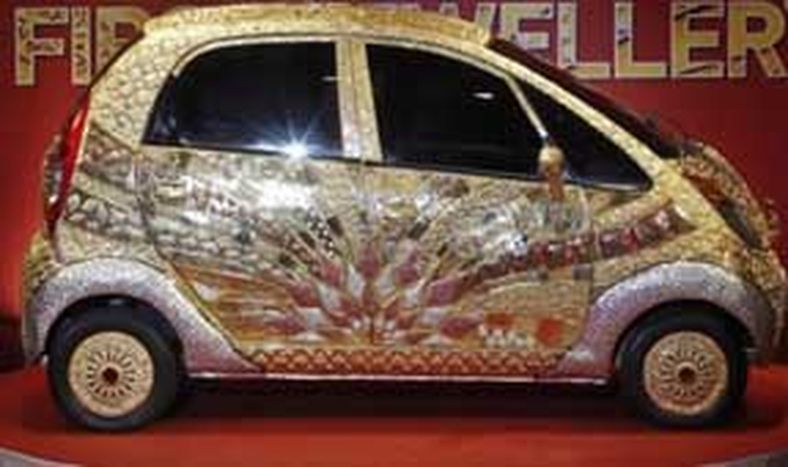 Auto de oro y diamantes