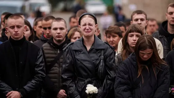 Cuatro años de la guerra en Ucrania: casi 1,8 millones de bajas militares, cerca de 15.000 civiles muertos y 5,9 millones de desplazados