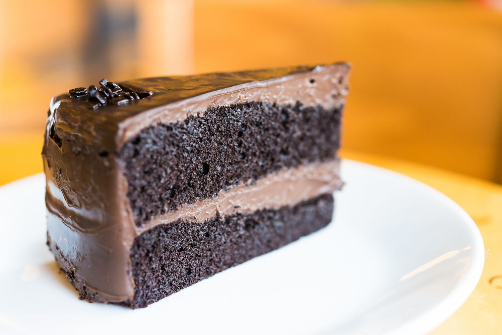 Torta de chocolate húmeda y fácil con pocos ingredientes.