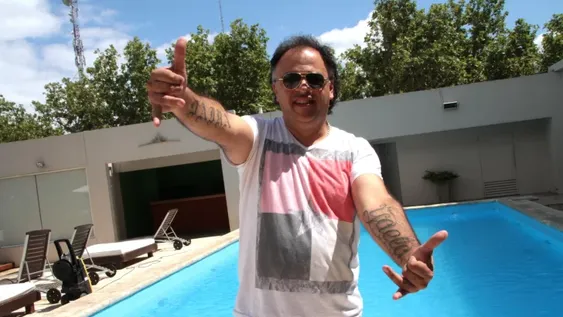 El “Yeyo” pasó en rojo, lo multaron y se enojó con policía