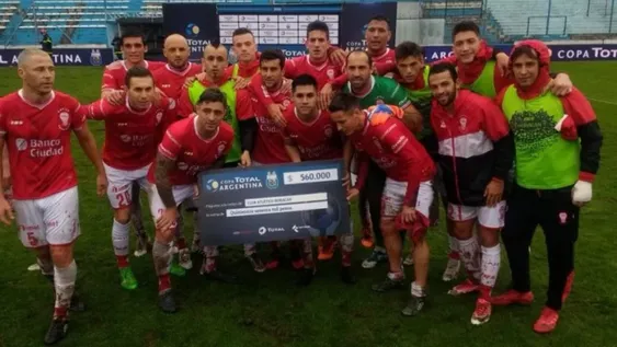 Huracán mantuvo la ventaja y avanzó