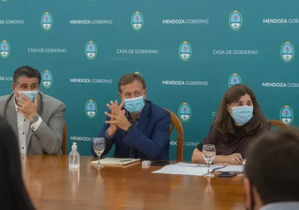 Mendoza pone límites para la noche