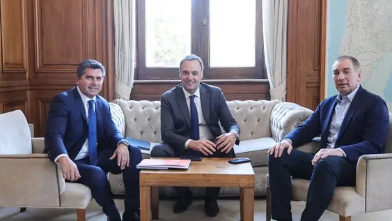 El ministro Santilli llega a San Juan para reunirse con Orrego por las reformas en el Congreso