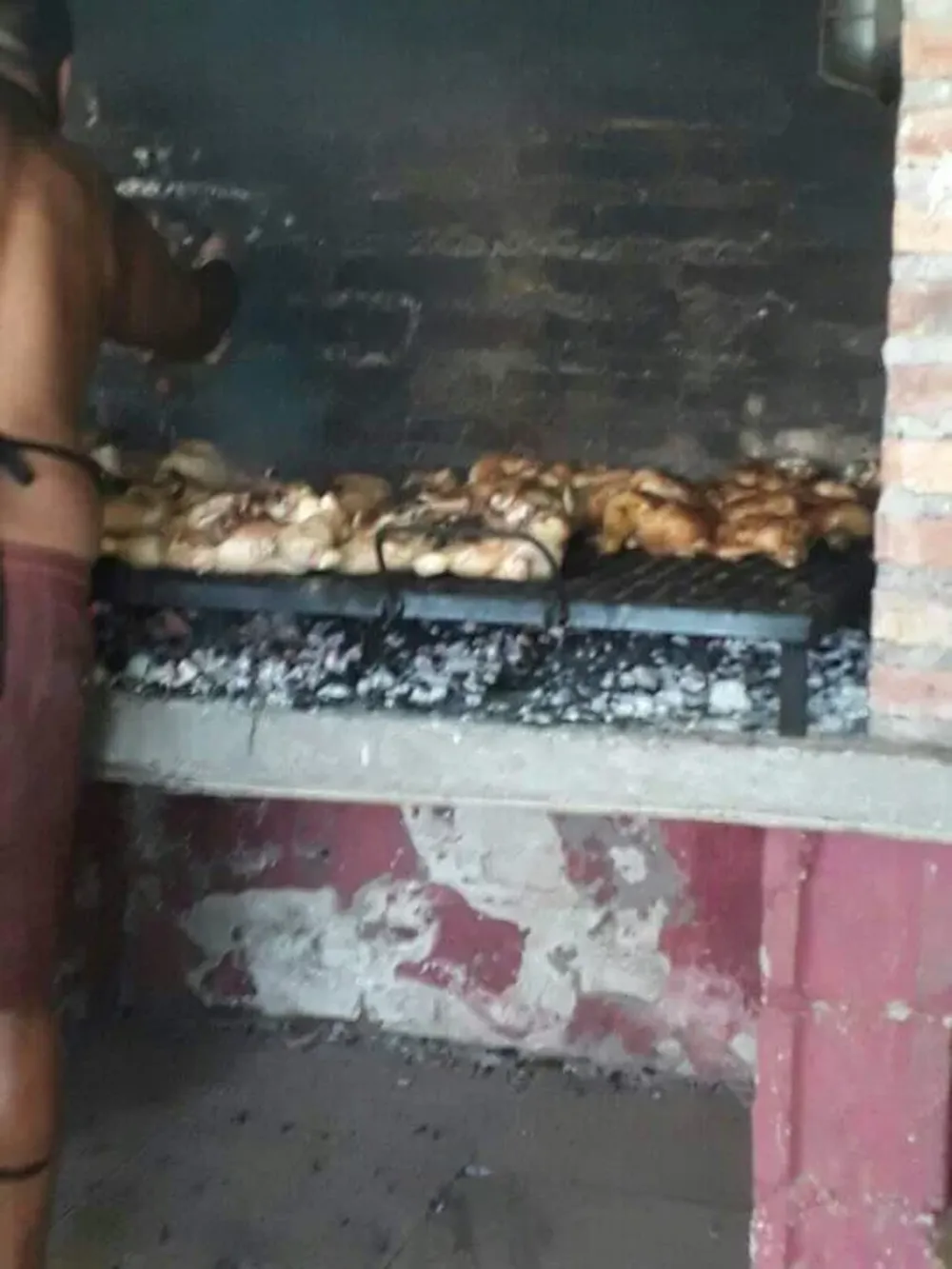 Exitosa venta de pollos organizada por los hinchas de Sportivo para ayudar a Nachito