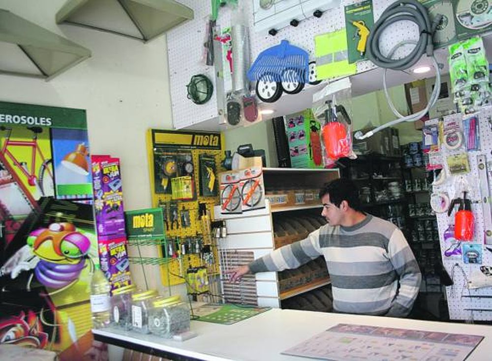 Un ferretero perdió $22.000 en un ataque de delincuentes
