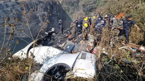 Una argentina viajaba en el avión que se estrelló en Nepal: hay al menos 68 muertos