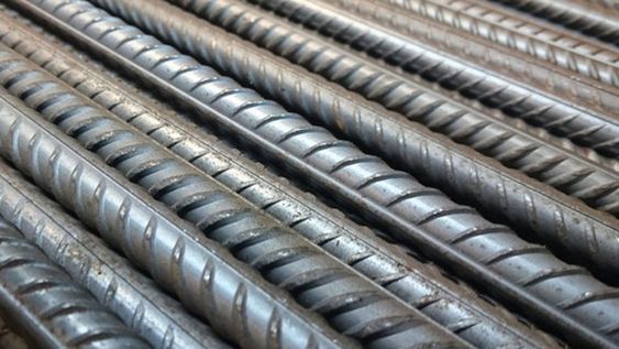 Tres sujetos cayeron por robar de una obra más de $330 mil en barras de hierro