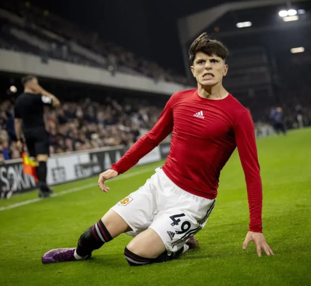 Garnacho, cada vez más lejos