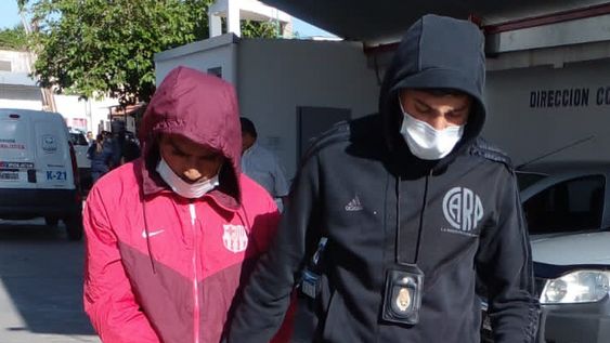 Triple condenado y prófugo, cae