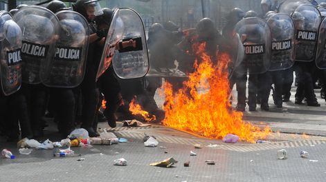 Hasta el momento diez detenidos y dos heridos.
