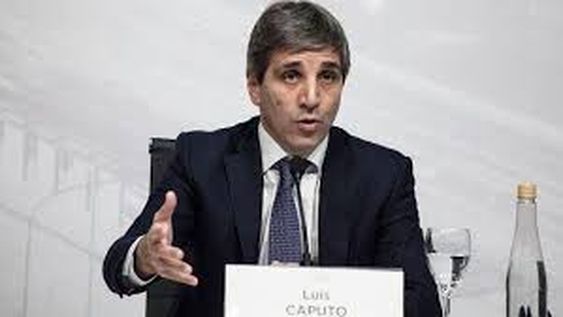 Es cierto que hayprecios más caros endólares, pero lasolución no esdevaluar como sehizo en 100 años”Luis Caputo - Ministro de Economía