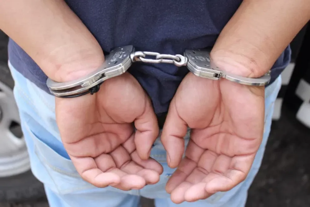 Irá a la cárcel por intentar robar un bolso de una casa que le donaba ropa y comida