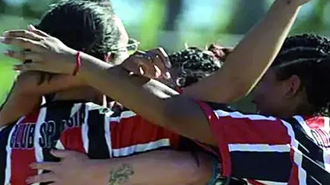 Diario de Cuyo | chicas_abrazandose 473x728.webp