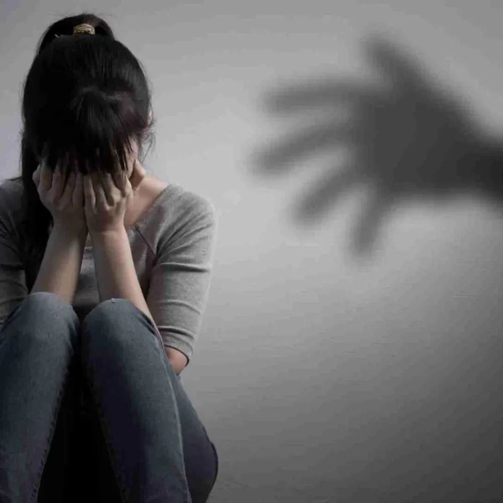 Su mejor amiga falleció y quedó al cuidado de su hija, la abusó sexualmente pero no irá a prisión