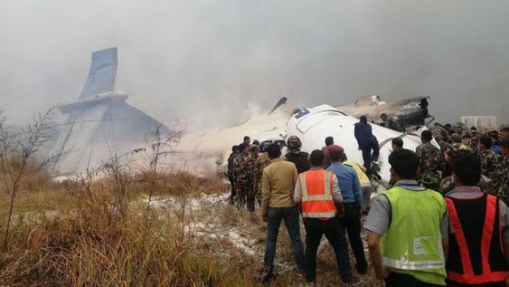 Un avión con 67 pasajeros a bordo se estrelló en el aeropuerto de Katmandú