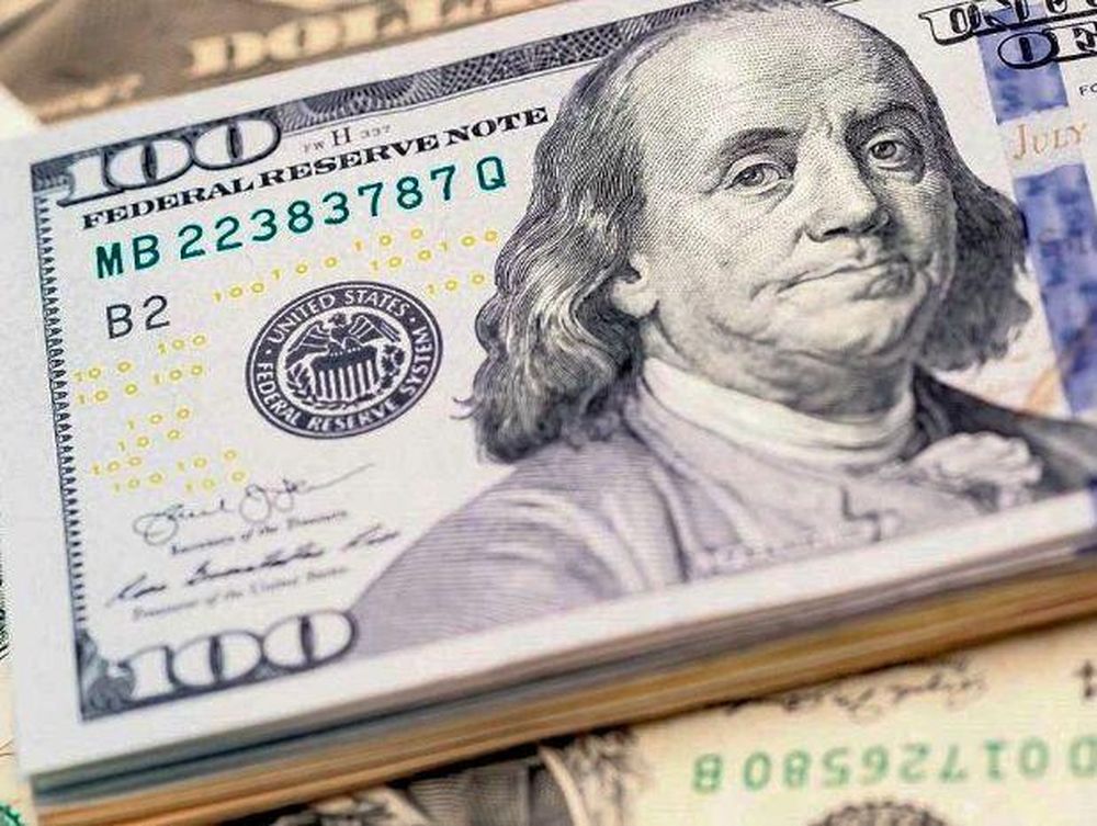 El dólar oficial cerró a $109,05 y los bursátiles operan con altibajos
