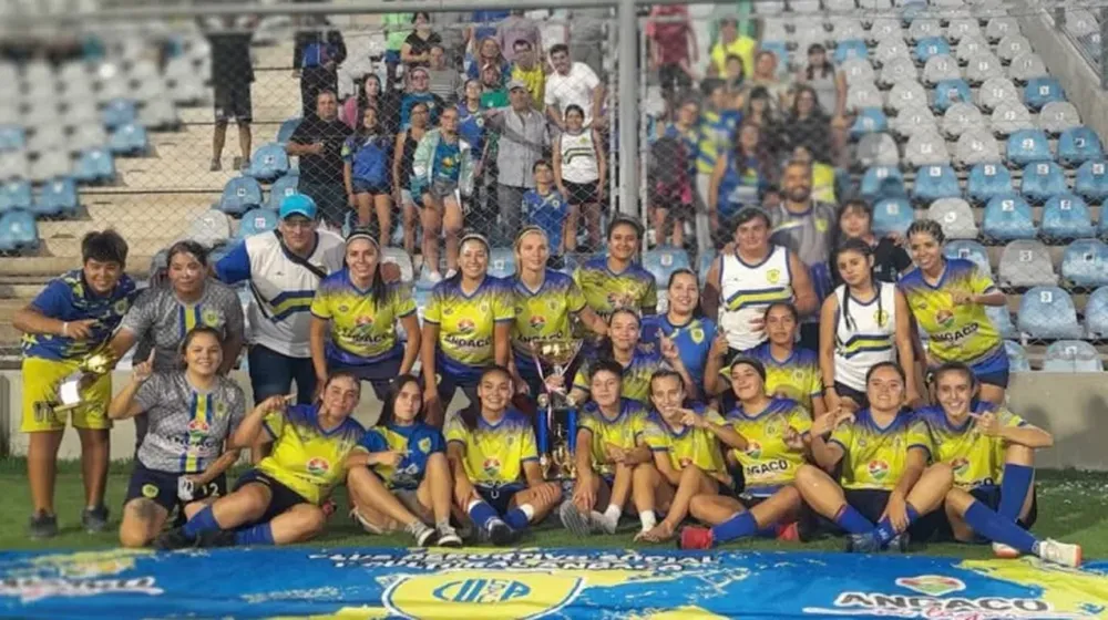 DEPORTIVO ANGACO. Las chicas del Cacique vencieron a Atlético Pampa en la final de la Zona Interior de la Copa Femenina.