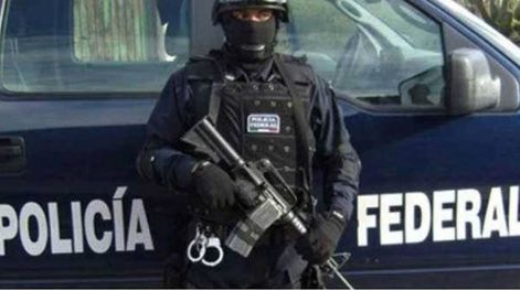 Investigan la muerte de una mujer en un patrullero de la Policía Federal