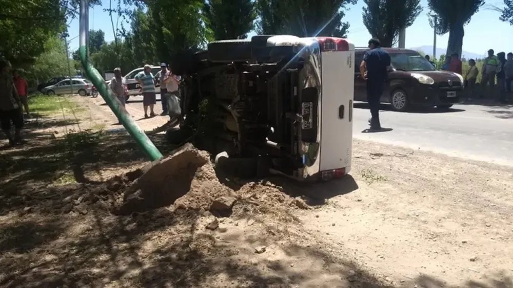 La actividad industrial cayó 13,3% y la construcción 15,9%