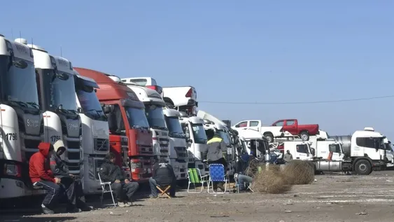 Filas de 8 kilómetros en el Paso a Chile: camioneros reclaman mayor celeridad en los trámites