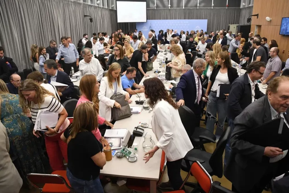 La sesión por la Ley Ómnibus se pospuso hasta el próximo martes