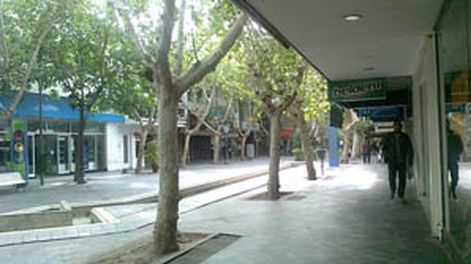 Comercios cerrados y poca gente en las calle, las postales del feriado