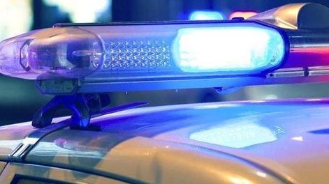 Robó un auto, se llevó cautiva a una mujer y abusó de ella