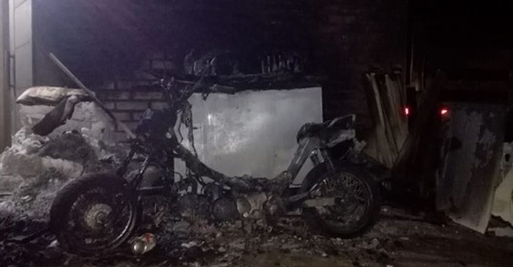 Padeció un incendio y tuvo que sofocarlo con tierra por la falta de agua