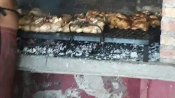 Exitosa venta de pollos organizada por los hinchas de Sportivo para ayudar a Nachito