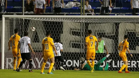 Central perdió 2 a 0 con Libertad y complicó su continuidad en la Copa Libertadores