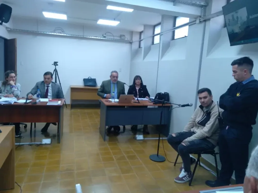 Alejandro Jofré (derecha) también enfrenta una investigación por anomalías en una licencia médicopsiquiátrica.