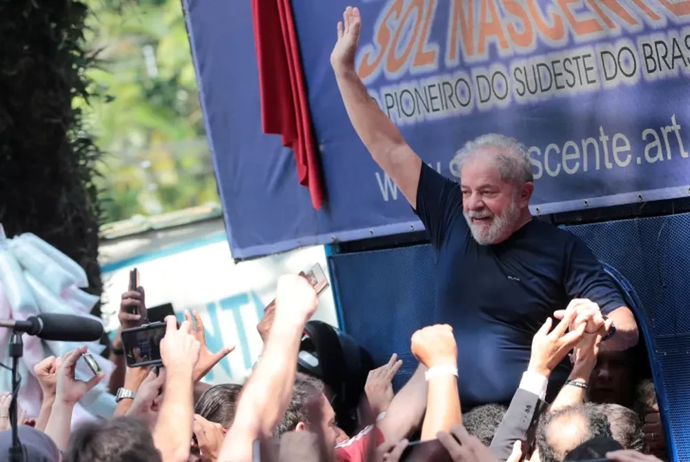 Lula sigue como favorito para las elecciones a pesar de estar preso