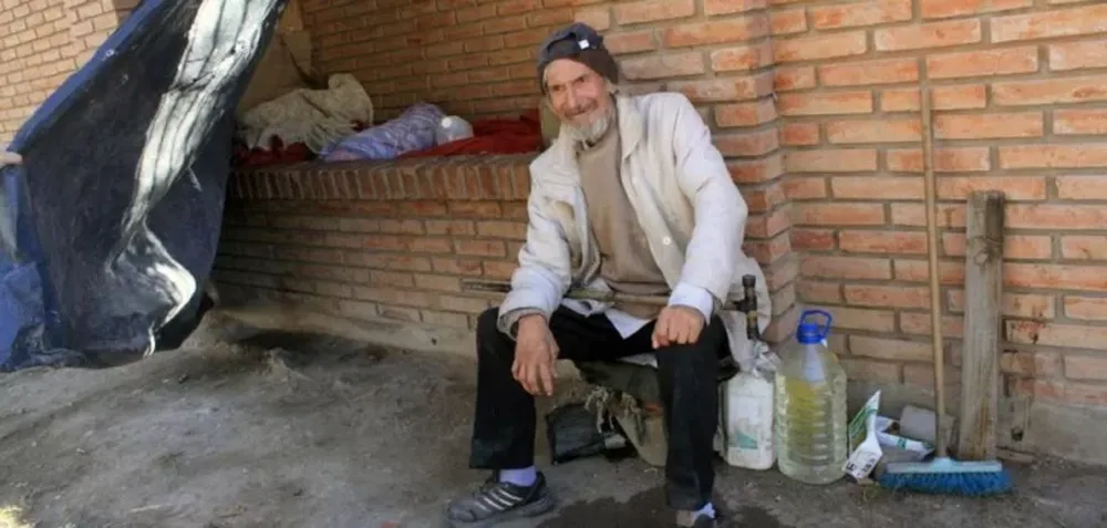 Murió “Chimichurri”, el anciano que vivía en una plaza de Caucete