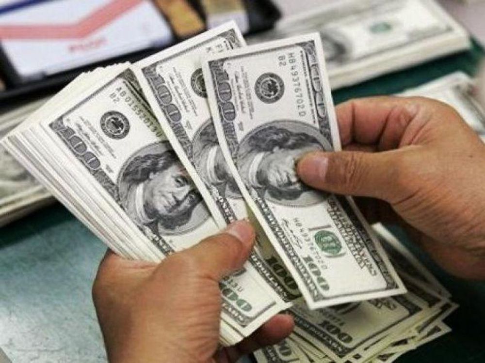 El dólar recorta la suba y se vende a $46,06