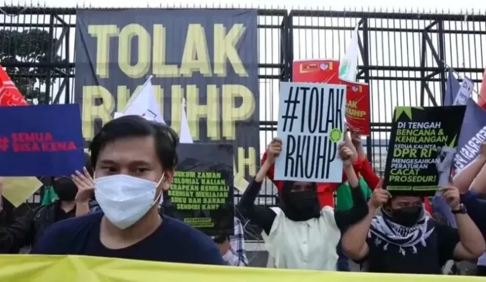 Indonesia: aprobaron prisión para infidelidades y parejas que conviven sin casarse