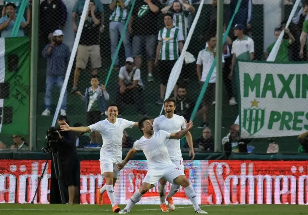 Estudiantes se recuperó ante Banfield