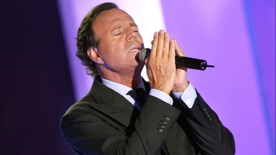 Grave acusación contra Julio Iglesias: dos exempleadas lo denunciaron por agresiones sexuales y acoso