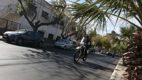 Diario de Cuyo | CAMBIO. Más de un kilómetro de la Avenida Libertador al oeste de Las Heras tiene nuevo pavimento provisorio que garantiza una mejor circulación vehicular.