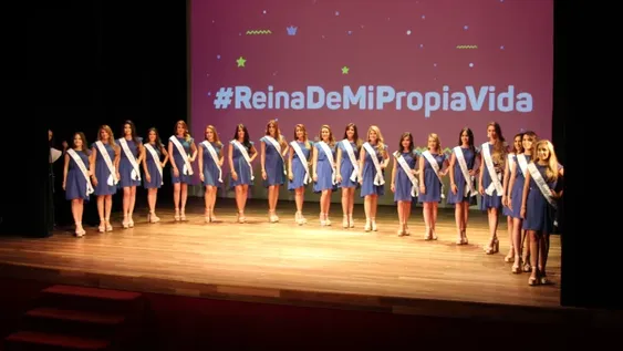 Las familias de las reinas, el aguante detrás del glamour