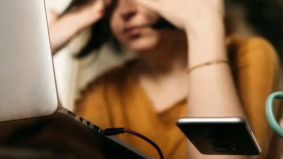 4 trucos para dejar de pensar que va a ocurrir lo peor cuando estás estresado