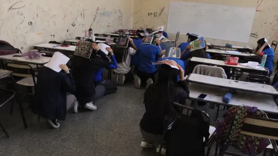 El simulacro de evacuación escolar de sismo en 10 impactantes imágenes. Archivo.