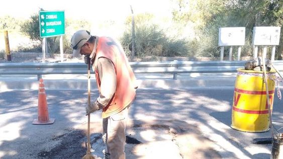 Iniciaron obras para evitar que las lluvias dañen los caminos y causen trastornos